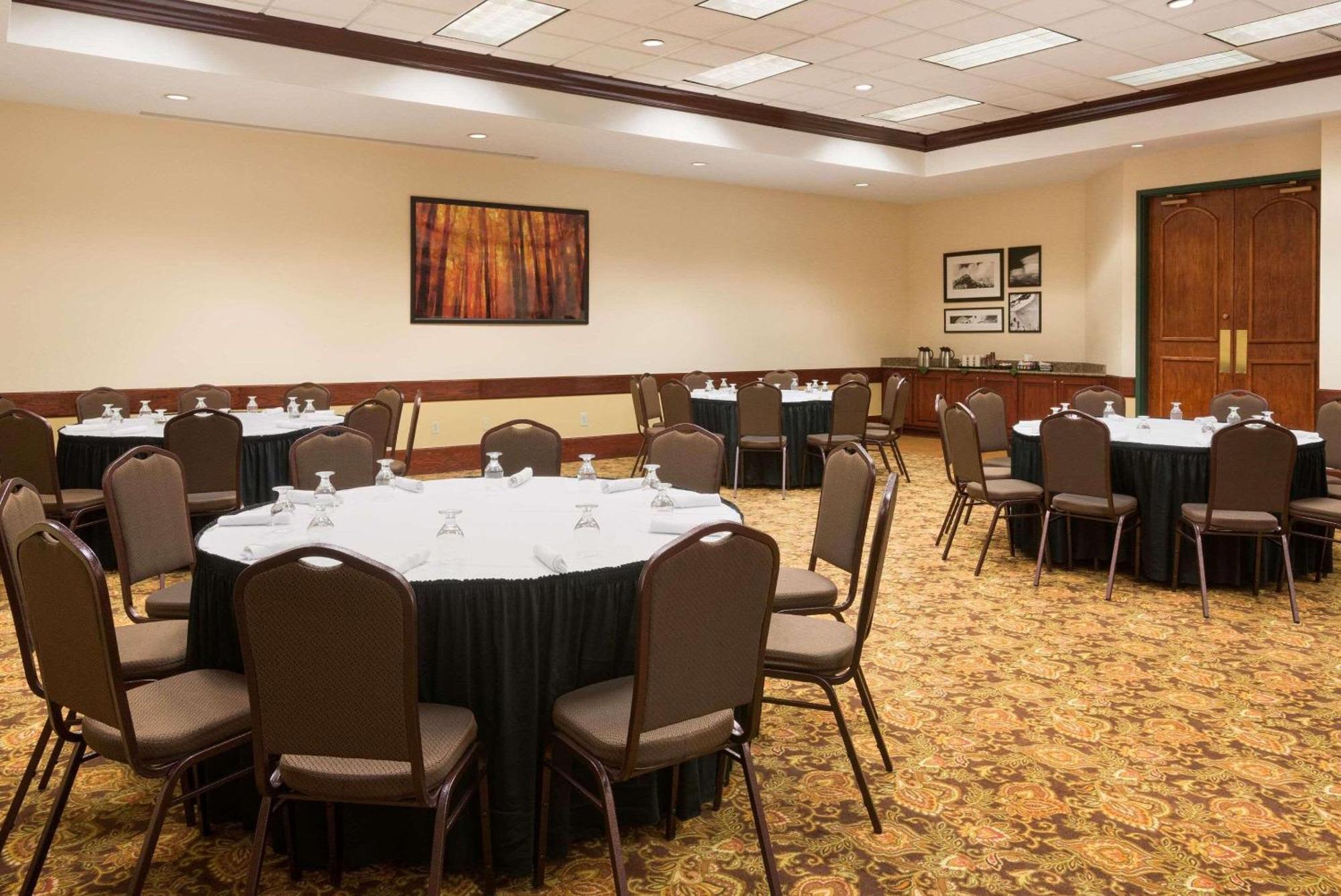 Country Inn & Suites By Radisson, Beckley, Wv Exterior photo